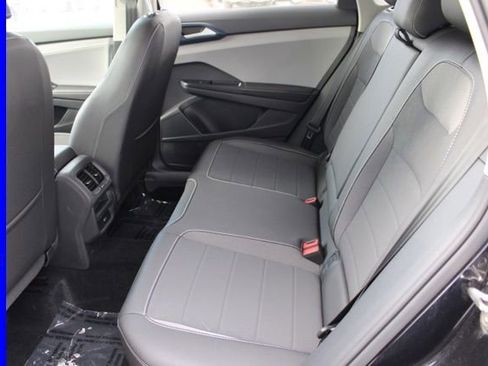 Used 2024 Volkswagen Taos SE image 24