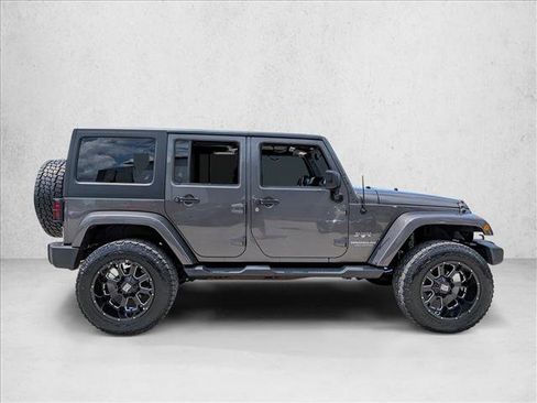 Used 2017 Jeep Wrangler Unlimited Sahara w/ Connectivity Group AWD/4WD image 4