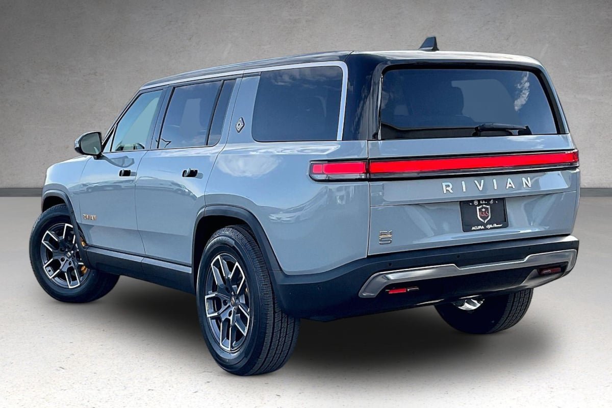 Used 2023 Rivian R1S Adventure Quad AWD/4WD image 32