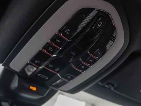 Certified 2025 Porsche Macan image 28