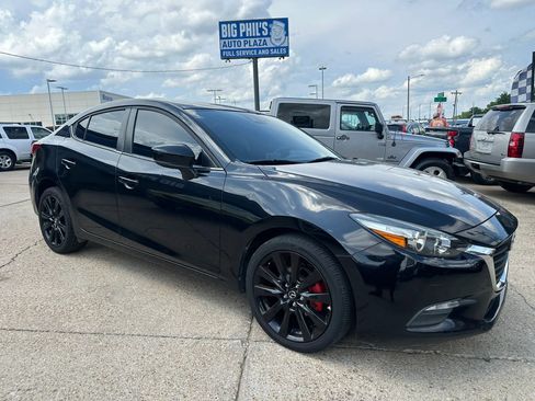 Used 2018 MAZDA MAZDA3 Touring FWD image 1