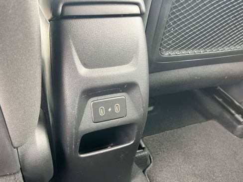 Used 2024 Hyundai Venue SEL FWD image 15