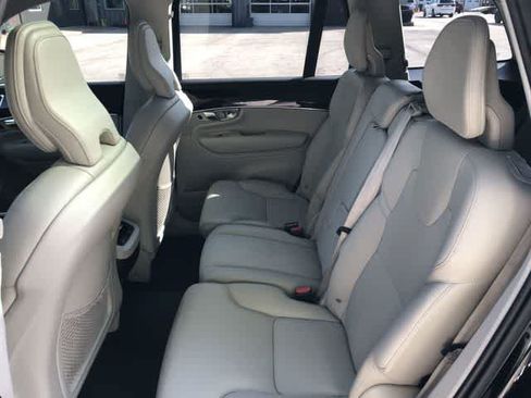 Used 2019 Volvo XC90 T5 Momentum w/ Protection Package Premier FWD image 17