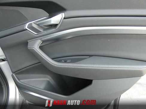 Used 2021 Audi e-tron Premium Plus AWD/4WD image 39