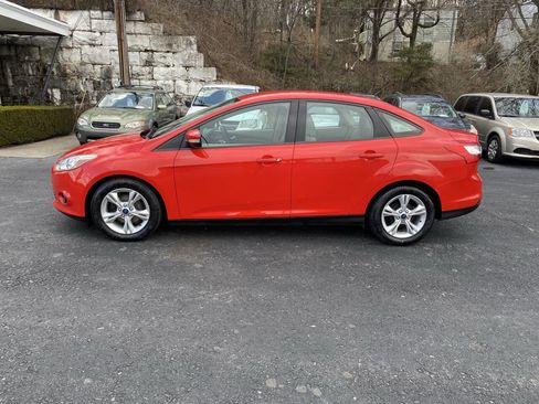 Used 2014 Ford Focus SE image 2