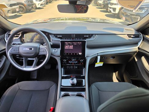 New 2026 Jeep Grand Cherokee Laredo X AWD/4WD image 2