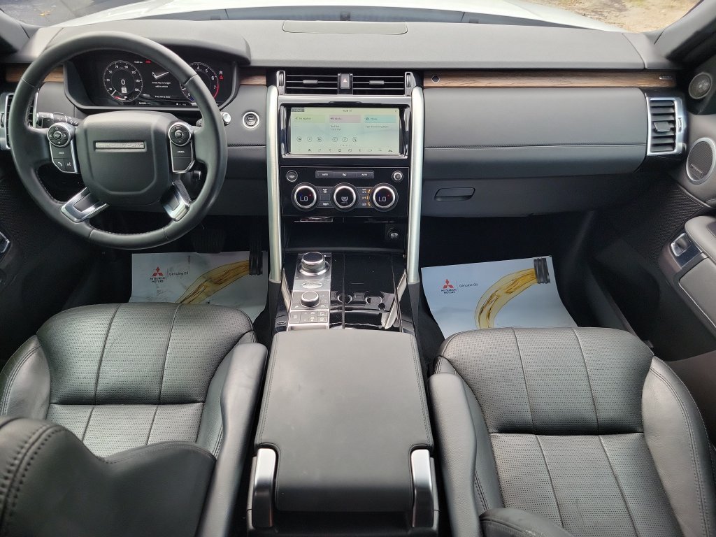 Used 2018 Land Rover Discovery HSE AWD/4WD image 16