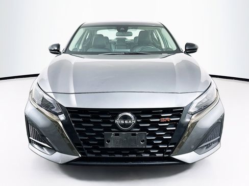 Used 2024 Nissan Altima 2.5 SR image 2