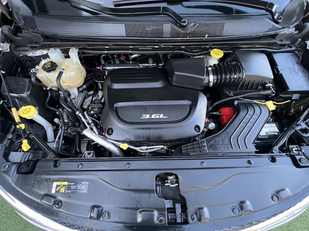 Used 2018 Chrysler Pacifica Touring Plus w/ Tire & Wheel Group FWD image 33
