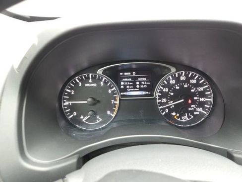 Used 2019 Nissan Pathfinder SV image 11