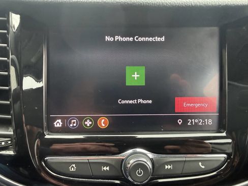 Used 2021 Chevrolet Trax LT w/ LT Convenience Package image 18