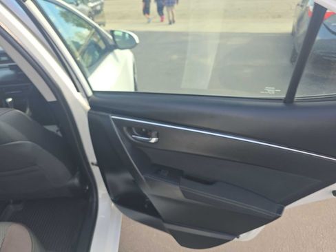 Used 2018 Toyota Corolla LE image 16