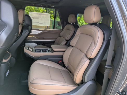 New 2026 Lincoln Navigator L Black Label AWD/4WD image 8