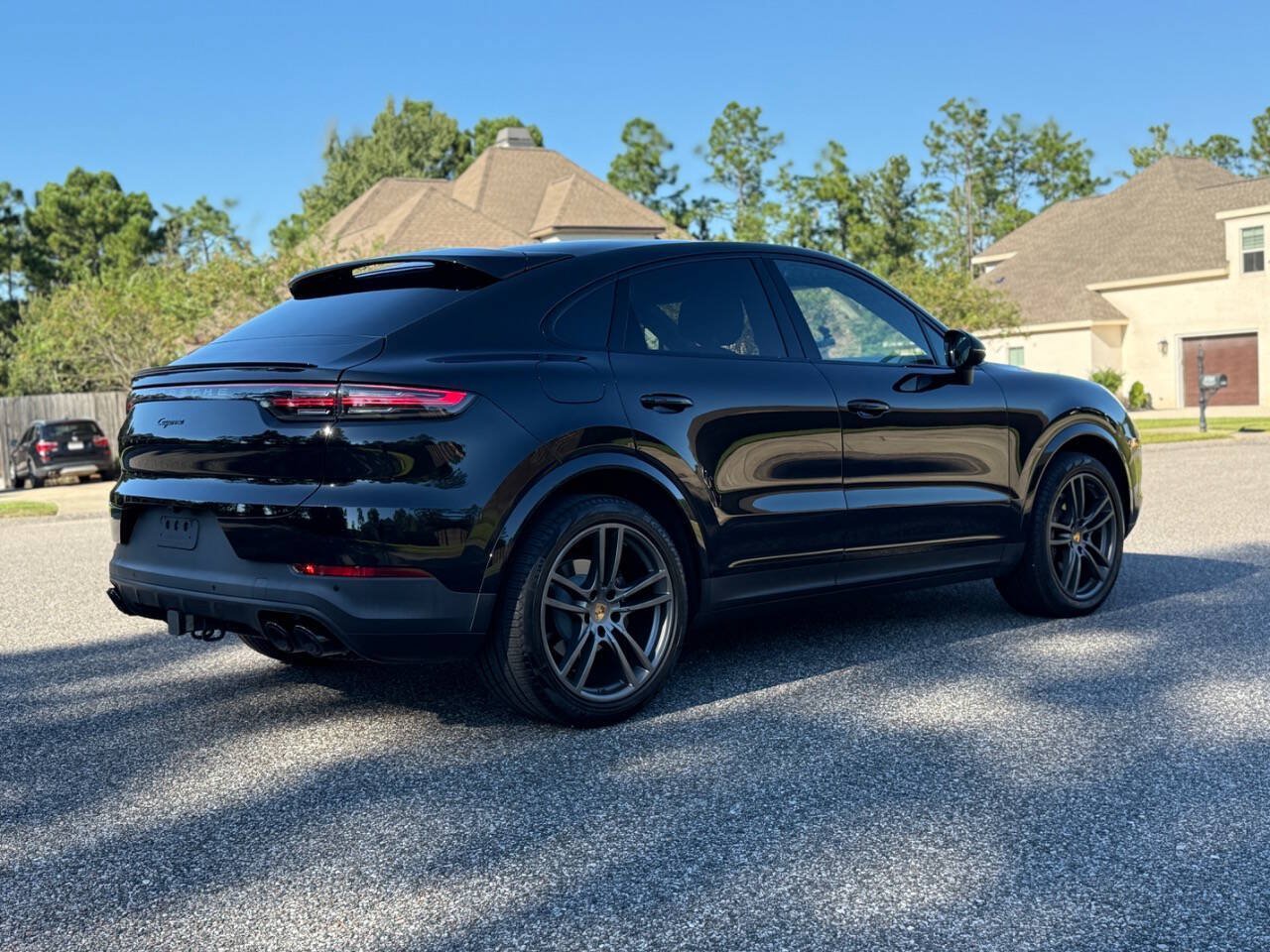 Used 2023 Porsche Cayenne Platinum Edition AWD/4WD image 5