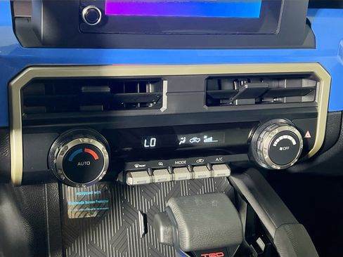 Used 2025 Toyota Tacoma TRD Sport image 26