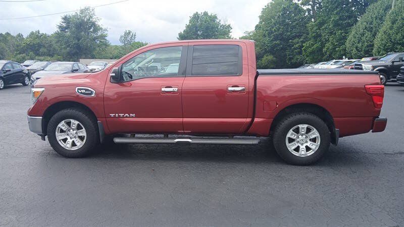 Used 2017 Nissan Titan SV AWD/4WD image 5
