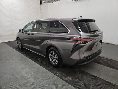 Used 2021 Toyota Sienna XLE FWD image 6
