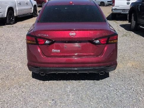 Used 2024 Nissan Altima 2.5 SR w/ SR Premium Package FWD image 5