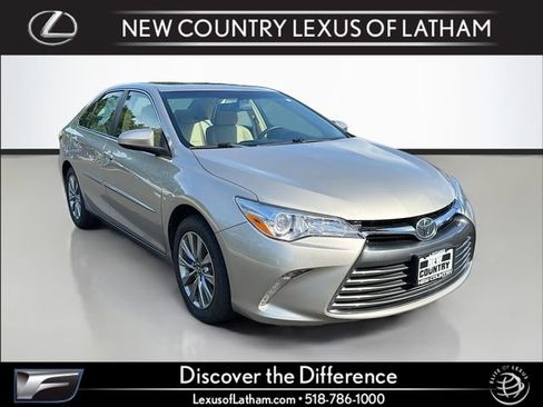 Used 2017 Toyota Camry XLE w/ Moonroof Package FWD image 1