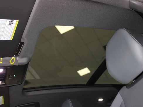 New 2026 Volkswagen Tiguan SE R-Line FWD image 14