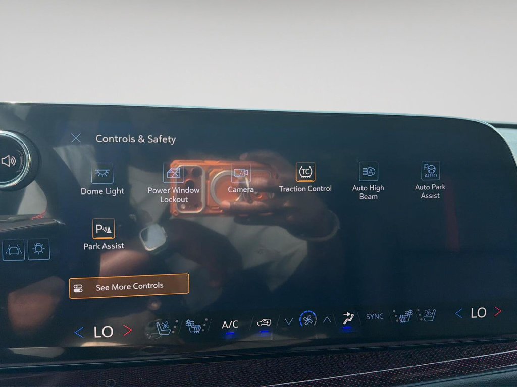New 2026 Chevrolet Traverse RS w/ LPO, Cargo Package FWD image 25