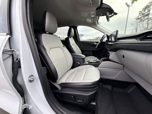 Used 2025 Ford Escape Platinum w/ Class II Trailer Tow Package image 10