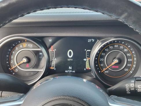 Used 2022 Jeep Wrangler Unlimited Sahara AWD/4WD image 23