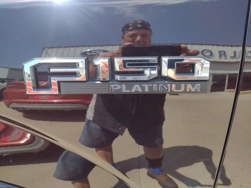 Used 2018 Ford F150 Platinum w/ Equipment Group 701A Luxury image 14