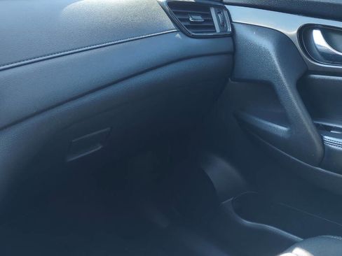 Used 2018 Nissan Rogue SV image 24