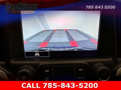 Used 2023 GMC Terrain SLT image 8