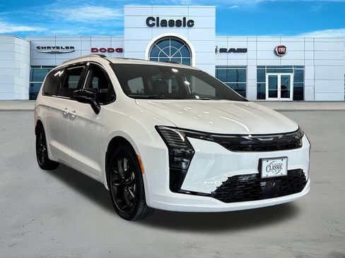 New 2027 Chrysler Pacifica Limited FWD image 1