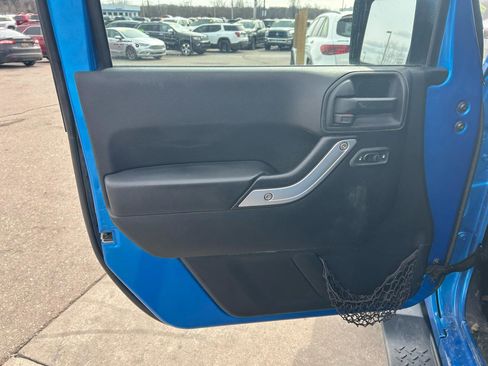 Used 2015 Jeep Wrangler Unlimited Sahara w/ Katzkin Premium Leather Group image 14