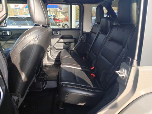 Used 2021 Jeep Wrangler Unlimited Sahara image 18