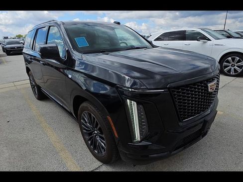 Used 2025 Cadillac Escalade Sport Platinum AWD/4WD image 4