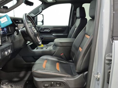 Used 2024 GMC Sierra 2500 AT4 w/ Technology Package AWD/4WD image 2