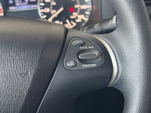 Used 2017 Nissan Pathfinder S FWD image 28