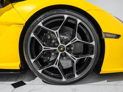 Used 2024 Lamborghini Revuelto image 15