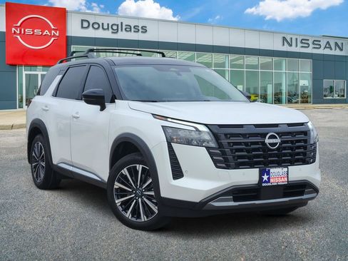 New 2026 Nissan Pathfinder Platinum image 1