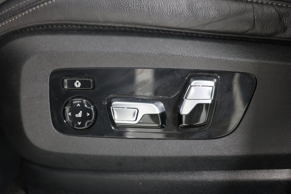 Used 2022 BMW X6 M50i w/ Executive Package AWD/4WD image 25