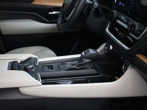 Used 2024 Toyota Grand Highlander Platinum image 77
