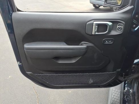 Used 2025 Jeep Wrangler Sport S image 7