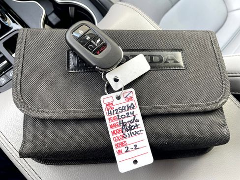 Used 2024 Honda Pilot Touring image 22