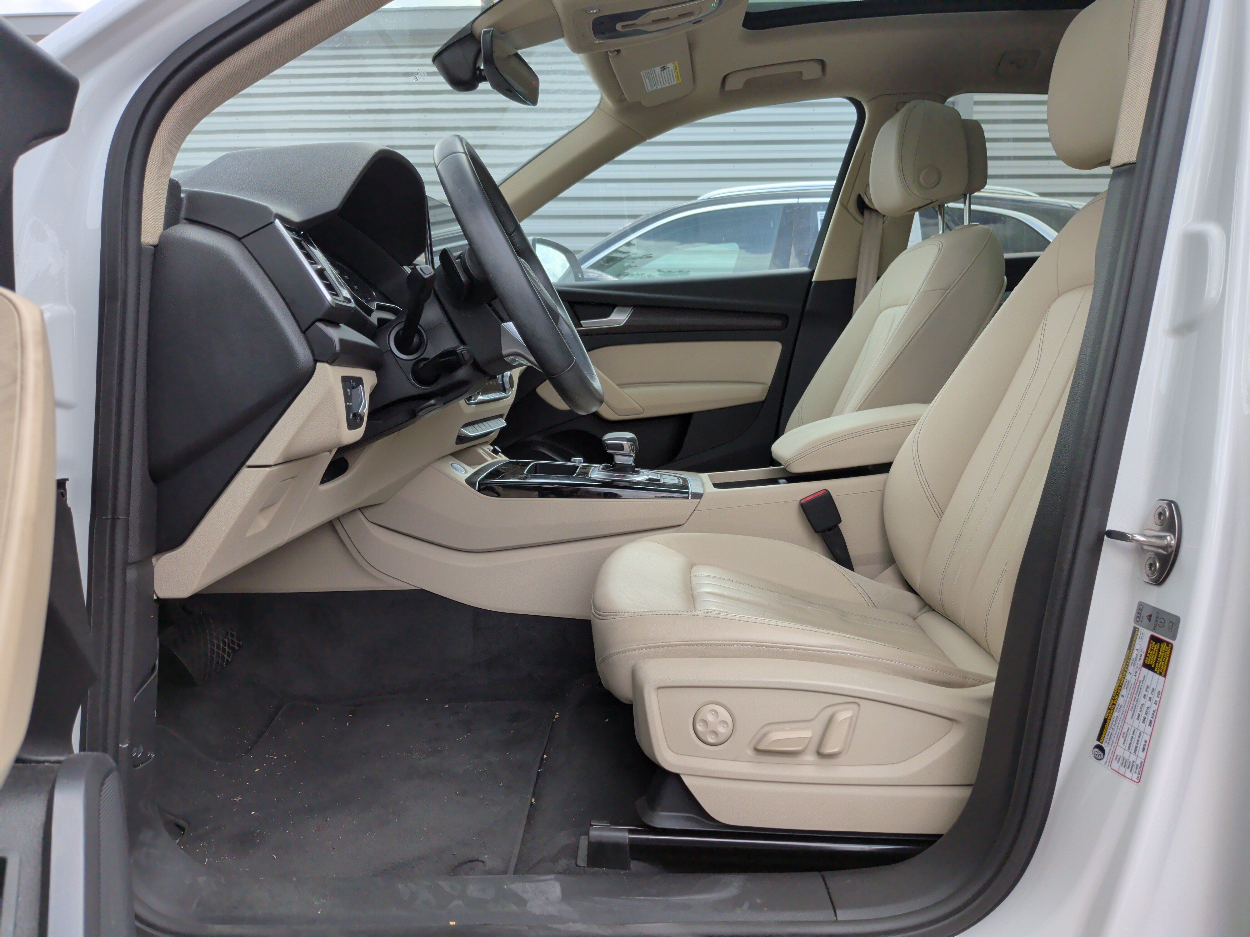 Used 2023 Audi Q5 2.0T Premium w/ Convenience Package AWD/4WD image 16