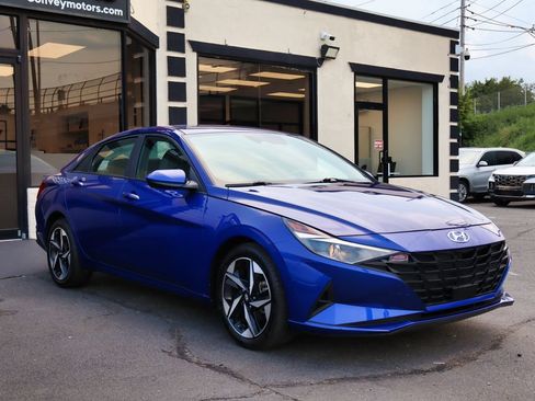 Used 2023 Hyundai Elantra SEL w/ Convenience Package FWD image 4