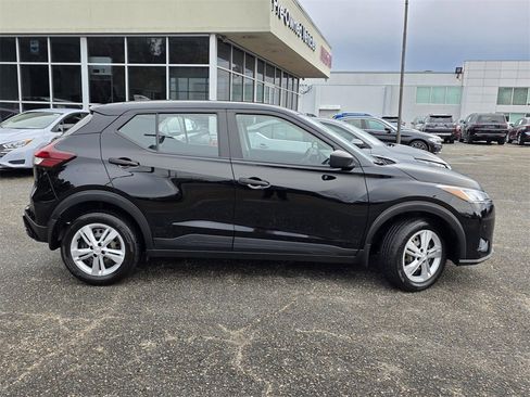 Used 2024 Nissan Kicks S image 29