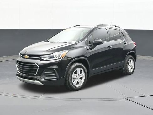 Used 2022 Chevrolet Trax LT w/ LT Convenience Package image 3