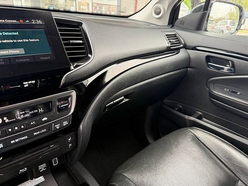 Used 2019 Honda Pilot Touring image 18