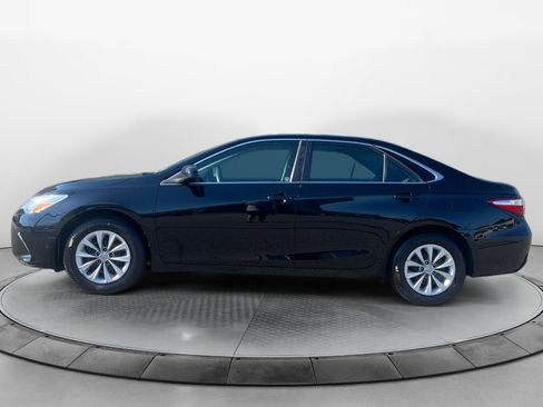 Used 2017 Toyota Camry LE FWD image 4