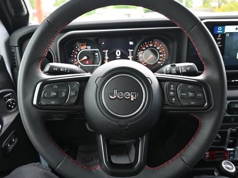 Used 2024 Jeep Wrangler Unlimited Rubicon AWD/4WD image 41