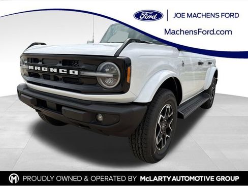 New 2026 Ford Bronco Outer Banks AWD/4WD image 1